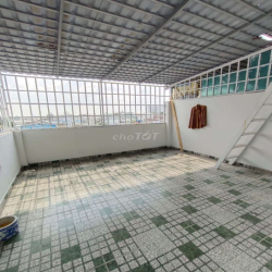 Cho thuê nhà Lê Văn Khương 4 phòng ngủ hẻm 8m