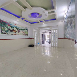 Cho thuê nhà Lê Văn Khương 4 phòng ngủ hẻm 8m