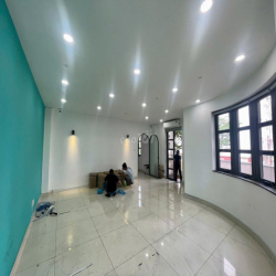 nguyên lầu văn phòng cityland có thang máy chỉ 12tr