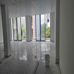 CHO THUÊ TOÀ NHÀ TRỐNG SUỐT - ĐƯỜNG XE CONTERNER