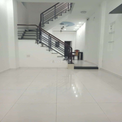 Nhà đẹp trệt, 1 lầu, sân thượng 4x18m C6 Phạm Hùng