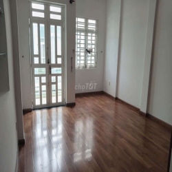 Nhà đẹp trệt, 1 lầu, sân thượng 4x18m C6 Phạm Hùng