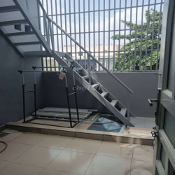 Nhà đẹp trệt, 1 lầu, sân thượng 4x18m C6 Phạm Hùng