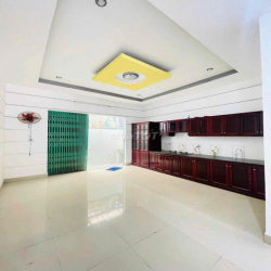 Nhà rộng 3pn 3 máy lạnh KDC Hồng Phát