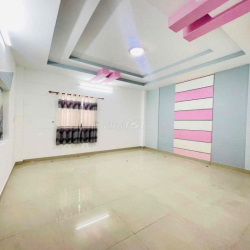 Nhà rộng 3pn 3 máy lạnh KDC Hồng Phát