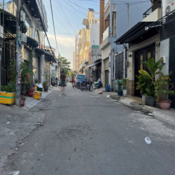 Cho thuê nhà 1 lầu hẻm xe tải 1/ Lê Văn Quới, DT 4x19m giá 12tr/tháng.