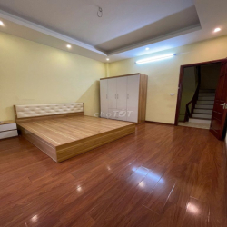 Nguyên căn Hoàng Quốc Việt Cầu Giấy 5 tầng 4 phòng 12 triệu