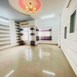 Nhà rộng 3pn 3 máy lạnh KDC Hồng Phát