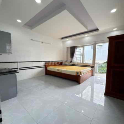 CHDV ban công full nội thất. Quang Trung