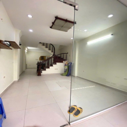 Cho thuê nhà ngõ 200 Vĩnh Hưng, Đông Thiên, ngõ ô tô tải
