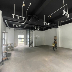 NGUYÊN CĂN NGAY CMT8 10M X 20M HẦM TRỆT 2 LẦU TRỐNG 