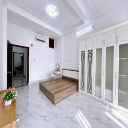 Nhà 2 lầu 5 phòng có nội thất KdC Hưng Phú 2