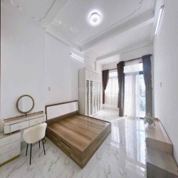 Nhà 2 lầu 5 phòng có nội thất KdC Hưng Phú 2