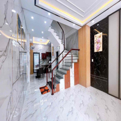 Nhà 2 lầu 5 phòng có nội thất KdC Hưng Phú 2