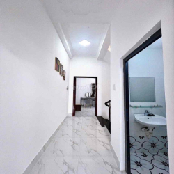 Nhà 2 lầu 5 phòng có nội thất KdC Hưng Phú 2