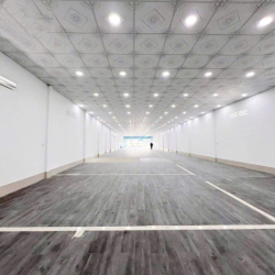 CHO THUÊ NHÀ MẶT TIỀN ĐƯỜNG NGUYỄN VĂN CỪ NGANG TRÊN 8m GIÁ 45 TRIỆU