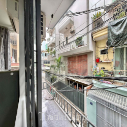 Căn Hộ Xa Bếp Cửa Sổ Bancol Full Nội Thất Rộng 35m2 Ngay Chợ Hoà Hưng