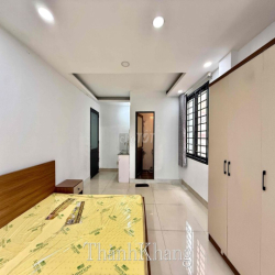 Căn Hộ Xa Bếp Cửa Sổ Bancol Full Nội Thất Rộng 35m2 Ngay Chợ Hoà Hưng