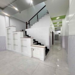 Nhà lầu 3 phòng giá 8,5tr/tháng  Cho thuê nhà trệt lầu KDC Hồ