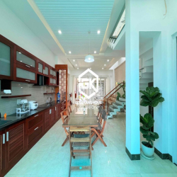 CHO THUÊ DÀI DẠN NHÀ PHỐ HIỆN ĐẠI THIẾT KẾ KHÔNG GIAN MỞ ĐÓN ÁNH SÁNG