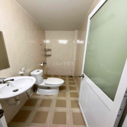 Nhà lầu 3 phòng giá 8,5tr/tháng  Cho thuê nhà trệt lầu KDC Hồ