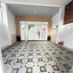 Nhà lầu 3 phòng giá 8,5tr/tháng  Cho thuê nhà trệt lầu KDC Hồ