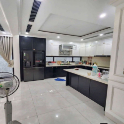 cần cho thuê Biệt Thự Văn Phú thang máy đẹp lung linh