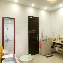 Cho thuê căn hộ 40m2, 1PN riêng biệt, có ban công, đường Lê Văn Duyệt