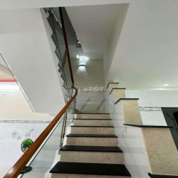 NHÀ MỚI XÂY 5X20M 1 TRỆT 2 LẦU GIÁ TỐT