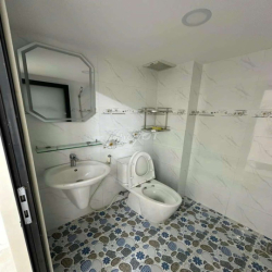 NHÀ MỚI XÂY 5X20M 1 TRỆT 2 LẦU GIÁ TỐT