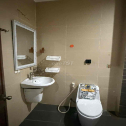 cho thuê phòng tầng 1 trong nhà nguyên căn