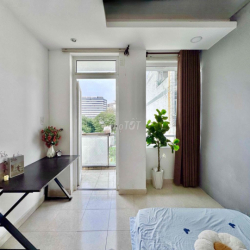 Căn hộ full nội thất 2PN -2WC cực rộng có ban công lớn khu Sân bay TSN