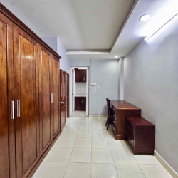 Căn hộ full nội thất 2PN -2WC cực rộng có ban công lớn khu Sân bay TSN