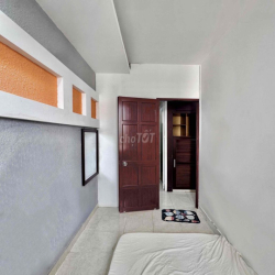 Căn hộ full nội thất 2PN -2WC cực rộng có ban công lớn khu Sân bay TSN