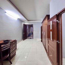 Căn hộ full nội thất 2PN -2WC cực rộng có ban công lớn khu Sân bay TSN