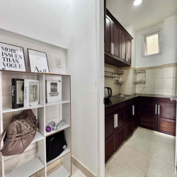 Căn hộ full nội thất 2PN -2WC cực rộng có ban công lớn khu Sân bay TSN