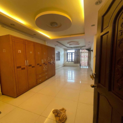 NHÀ 3 LẦU NGAY CÔNG VIÊN TẦM VU