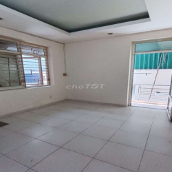 Phòng ban công Biệt thự Trần Não (Q2 cũ)