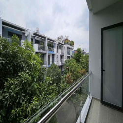 Cho thuê 1 trệt 1 lầu nhà mới 6x17m, có hầm để xe, máy lạnh giá 25tr