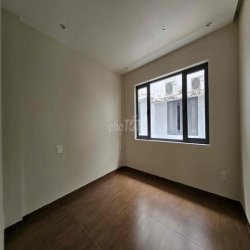 Cho thuê 1 trệt 1 lầu nhà mới 6x17m, có hầm để xe, máy lạnh giá 25tr