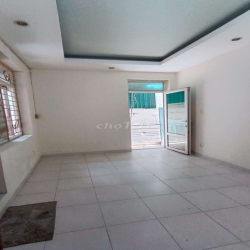 Phòng ban công Biệt thự Trần Não (Q2 cũ)