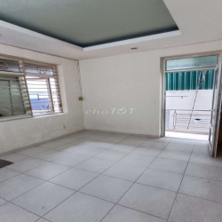 Phòng ban công Biệt thự Trần Não (Q2 cũ)