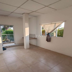 Phòng ban công Biệt thự Trần Não (Q2 cũ)