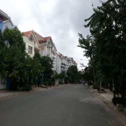 Phòng ban công Biệt thự Trần Não (Q2 cũ)