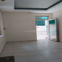 Phòng ban công Biệt thự Trần Não (Q2 cũ)