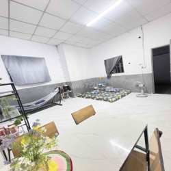 Cho thuê phòng 42m2 gần trường tiểu học Long Bình Tân