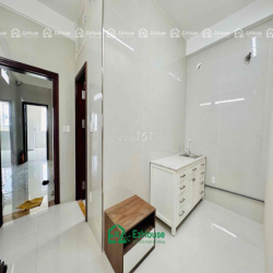 Cách Đại Học Mở 1km