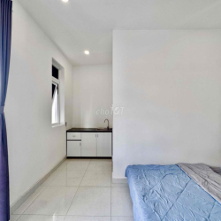 Căn hộ full nội thất CAO CẤP có ban công lớn CMT8, Tân Bình - Q10 - Q3