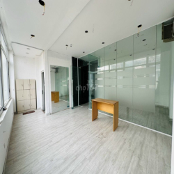 Văn phòng 40m² tại Vũ Phạm Hàm - Cầu Giấy giá chỉ 6 triệu.