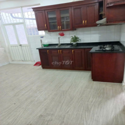 Cho thuê nhà 4 tầng phố Vĩnh Phúc, 5 ngủ, 110 m2, KD được, 11 triệu